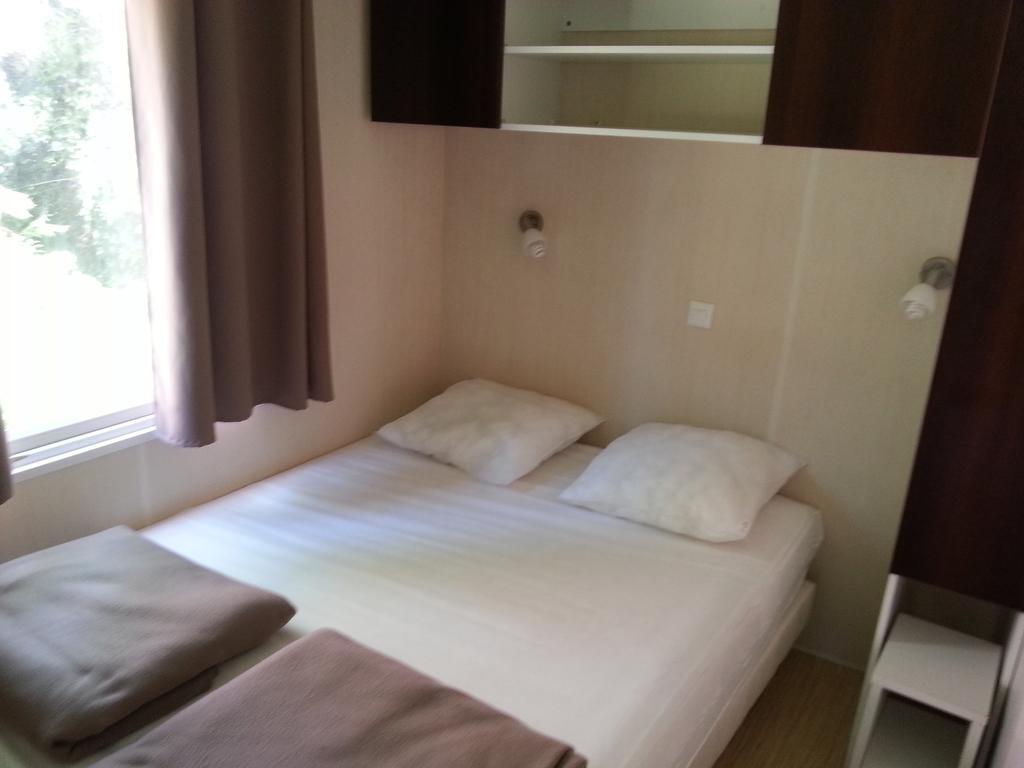 Camping Paradis Bellerive Montfrin Quarto foto