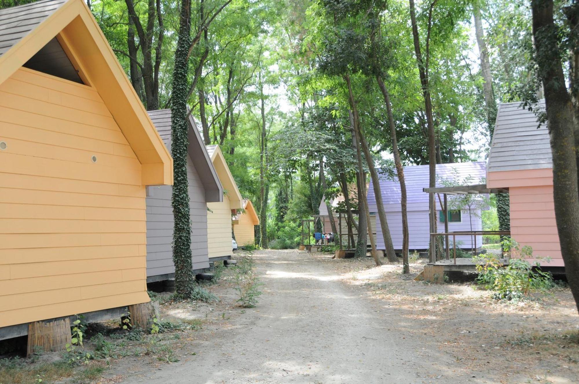 Camping Paradis Bellerive Montfrin Exterior foto