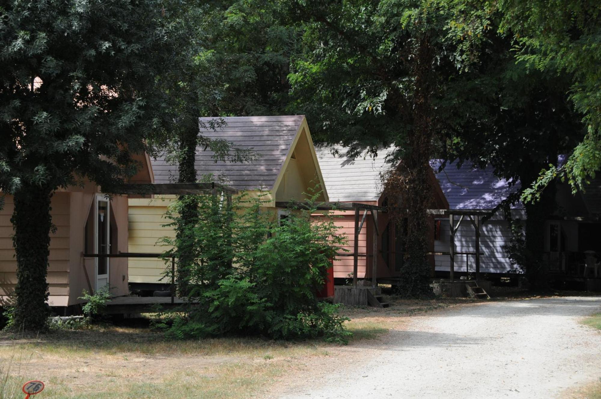 Camping Paradis Bellerive Montfrin Exterior foto