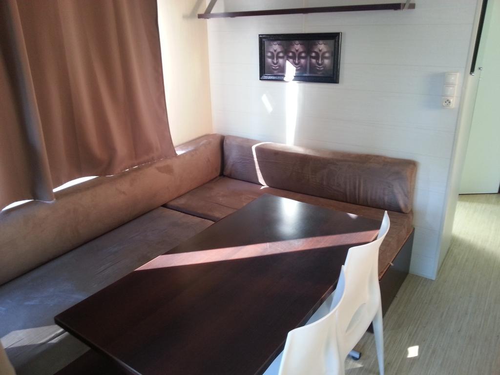 Camping Paradis Bellerive Montfrin Quarto foto